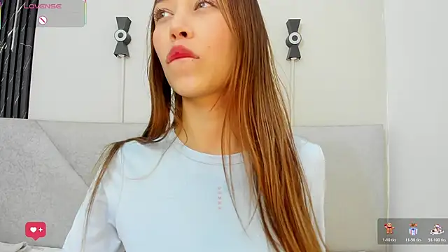 Naomi Rousse online show from December 3, 2025, 12:36 pm