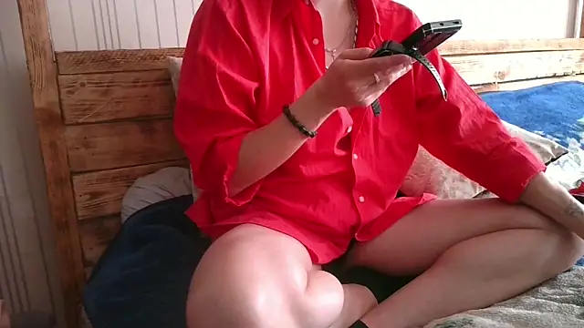 Snapshot of EthelsLover chatting on October 14, 2025, 9:21 am EthelsLover online show from October 14, 2025, 9:21 am