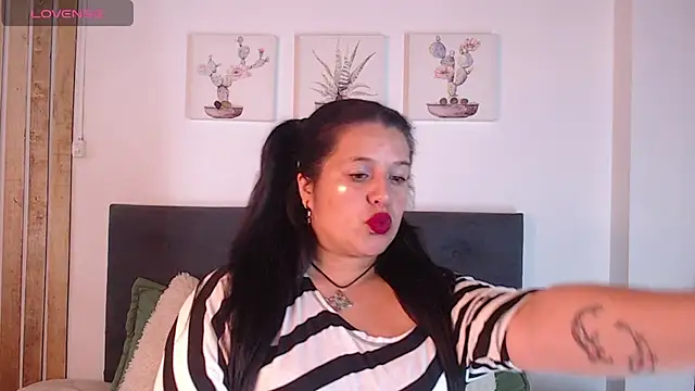 Snapshot of Andrea_secret_ chatting on October 12, 2025, 2:38 pm Andrea secret online show from October 12, 2025, 2:38 pm
