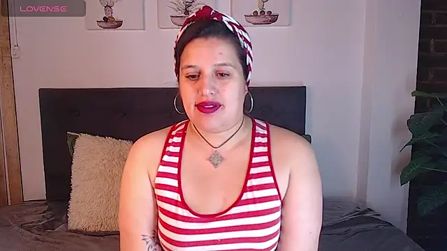 Snapshot of Andrea_secret_ chatting on October 21, 2025, 2:29 pm Andrea secret online show from October 21, 2025, 2:29 pm