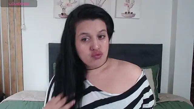 Snapshot of Andrea_secret_ chatting on February 4, 2026, 3:18 pm Andrea secret online show from February 4, 2026, 3:18 pm