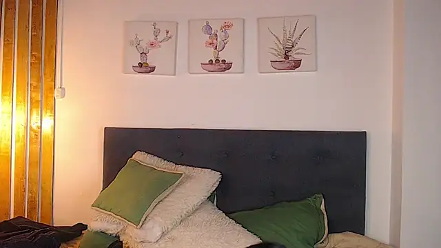 Snapshot of Andrea_secret_ chatting on February 23, 2026, 10:01 am Andrea secret online show from February 23, 2026, 10:01 am