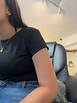 EMILIIA RICHTER   online show from April 9, 2026, 8:03 pm