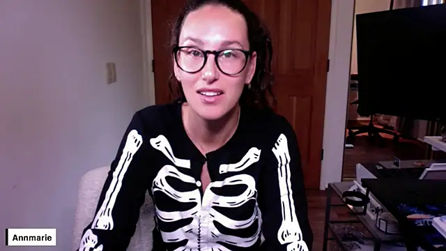 Snapshot of annmarieferrara chatting on October 3, 2025, 4:04 pm annmarieferrara online show from October 3, 2025, 4:04 pm