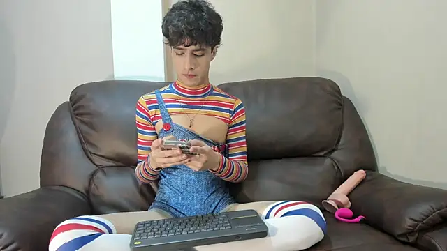 Xam Collen online show from October 31, 2025, 2:18 pm