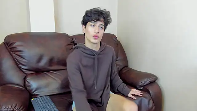 Xam Collen online show from December 19, 2025, 1:51 pm