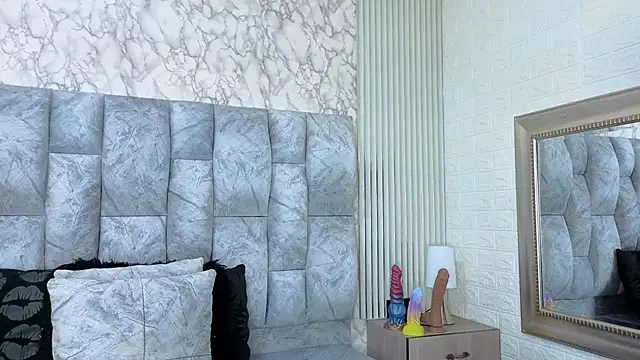 sofiagutierrez   online show from October 6, 2025, 3:15 am