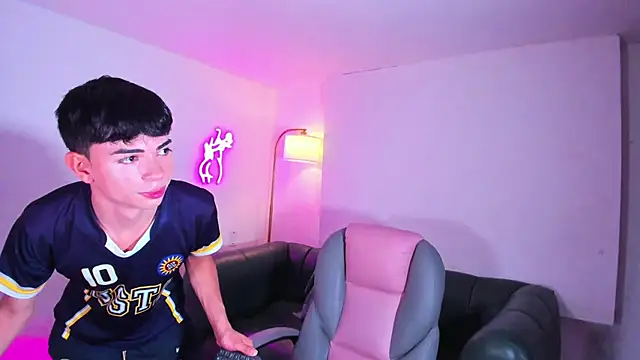 Snapshot of Peter_chase chatting on December 3, 2025, 6:17 pm Peter chase online show from December 3, 2025, 6:17 pm