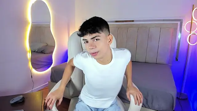 Snapshot of Peter_chase chatting on January 13, 2026, 2:11 pm Peter chase online show from January 13, 2026, 2:11 pm