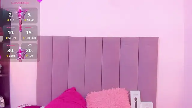 Snapshot of HoollyHendrix chatting on October 8, 2025, 7:55 pm HoollyHendrix online show from October 8, 2025, 7:55 pm