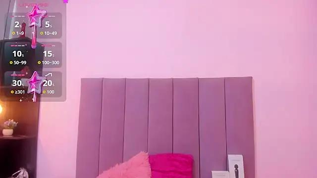 Snapshot of HoollyHendrix chatting on October 15, 2025, 8:09 pm HoollyHendrix online show from October 15, 2025, 8:09 pm