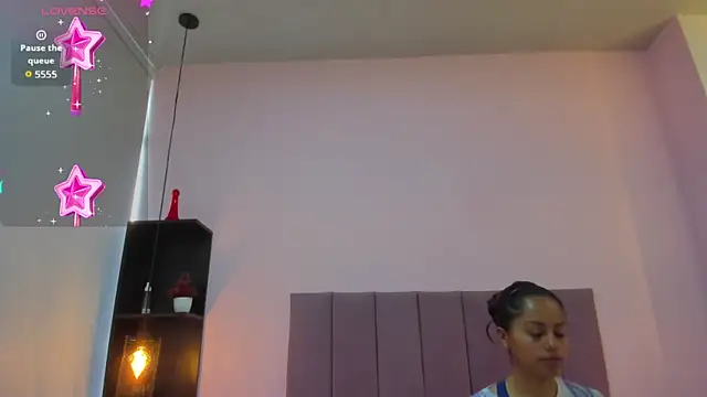 Snapshot of HoollyHendrix chatting on October 16, 2025, 8:10 pm HoollyHendrix online show from October 16, 2025, 8:10 pm
