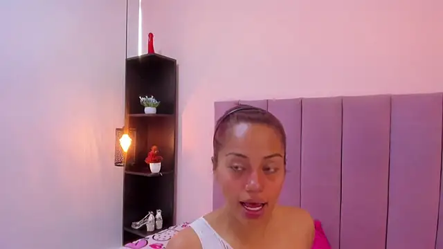 Snapshot of HoollyHendrix chatting on November 12, 2025, 8:30 pm HoollyHendrix online show from November 12, 2025, 8:30 pm