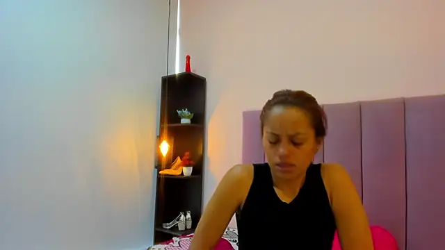 Snapshot of HoollyHendrix chatting on November 28, 2025, 8:33 pm HoollyHendrix online show from November 28, 2025, 8:33 pm