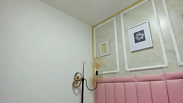 Snapshot of HoollyHendrix chatting on December 1, 2025, 8:25 pm HoollyHendrix online show from December 1, 2025, 8:25 pm