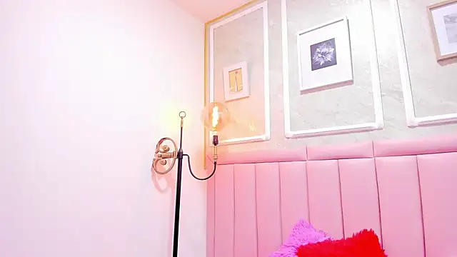 Snapshot of HoollyHendrix chatting on December 4, 2025, 8:28 pm HoollyHendrix online show from December 4, 2025, 8:28 pm