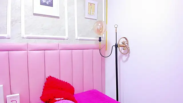 Snapshot of HoollyHendrix chatting on December 15, 2025, 8:46 pm HoollyHendrix online show from December 15, 2025, 8:46 pm