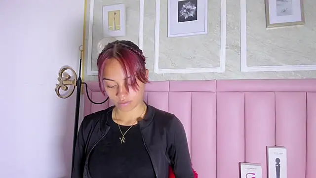 Snapshot of HoollyHendrix chatting on January 8, 2026, 8:55 pm HoollyHendrix online show from January 8, 2026, 8:55 pm