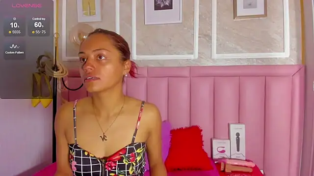 Snapshot of HoollyHendrix chatting on February 7, 2026, 8:34 pm HoollyHendrix online show from February 7, 2026, 8:34 pm