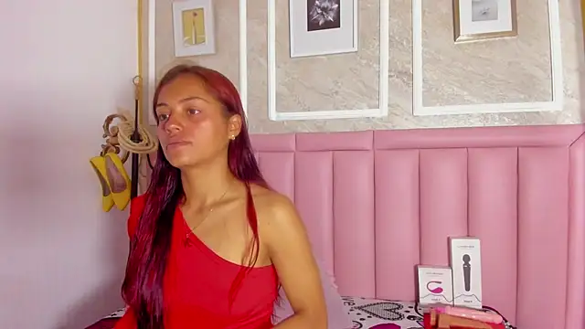 Snapshot of HoollyHendrix chatting on February 12, 2026, 8:37 pm HoollyHendrix online show from February 12, 2026, 8:37 pm