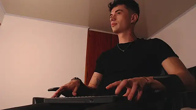 Snapshot of jaico_santos chatting on December 3, 2025, 10:41 pm jaico santos online show from December 3, 2025, 10:41 pm