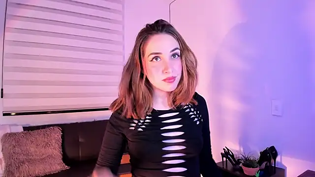 SarahCastillo  online show from October 8, 2025, 3:04 am