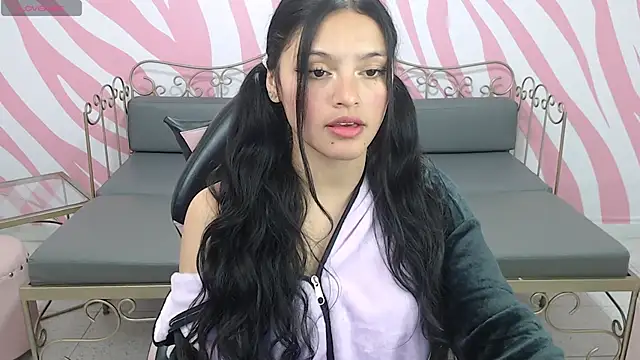maddie  cute online show from October 7, 2025, 8:17 pm