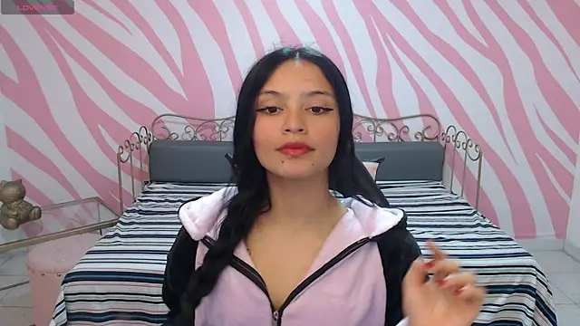 maddie  cute online show from October 14, 2025, 8:31 pm