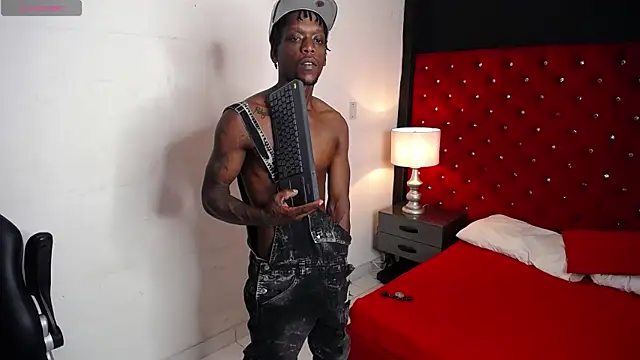 Snapshot of SkylerBigxxx chatting on October 4, 2025, 4:43 am SkylerBigxxx online show from October 4, 2025, 4:43 am