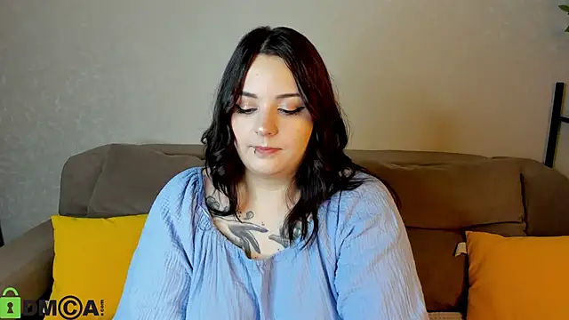 Snapshot of Mia_R0ss chatting on October 18, 2025, 1:08 am Mia R0ss online show from October 18, 2025, 1:08 am