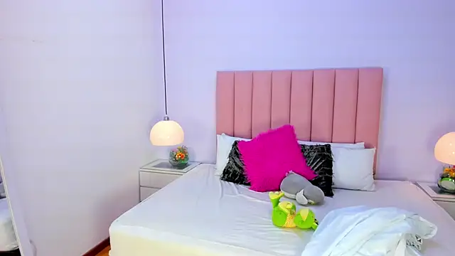 Amy Ferreira online show from November 12, 2025, 2:45 am