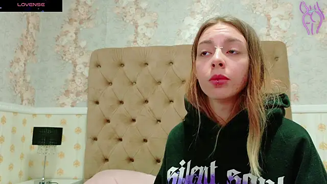 CoraVex online show from October 3, 2025, 4:09 am