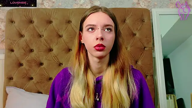 CoraVex online show from December 4, 2025, 5:06 am