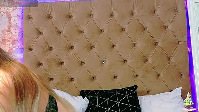 CoraVex online show from December 18, 2025, 5:13 am