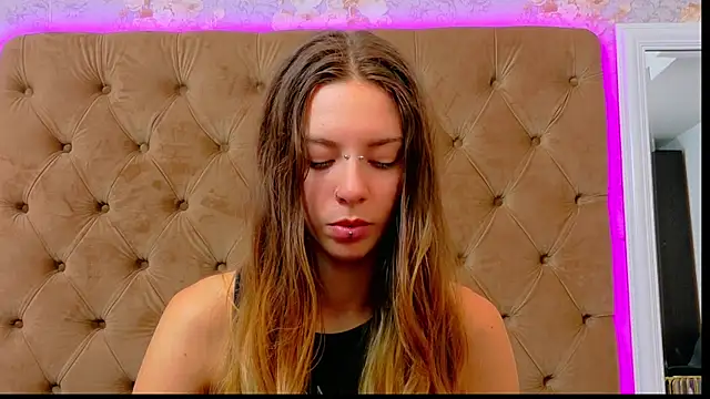 Snapshot of CoraVex chatting on June 11, 2026, 3:48 am CoraVex online show from June 11, 2026, 3:48 am