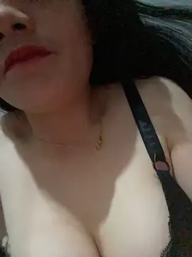 Snapshot of Lucie-pusy chatting on November 13, 2025, 10:30 pm Lucie-pusy online show from November 13, 2025, 10:30 pm