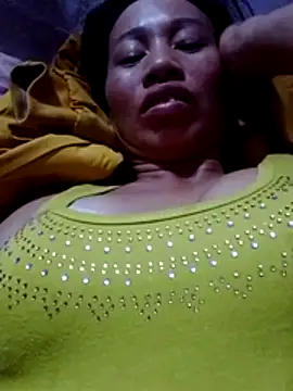 donna-bae online show from April 17, 2026, 9:29 pm