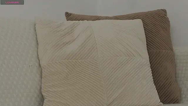 adisson fox online show from December 21, 2025, 7:04 am