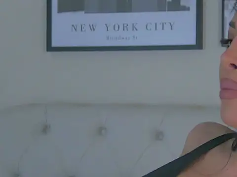 MeganRoberts22 online show from May 16, 2026, 2:41 am