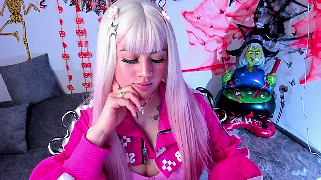 lilielou  online show from October 29, 2025, 9:27 pm