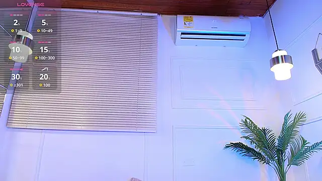 alessia moon1 online show from November 8, 2025, 12:38 pm