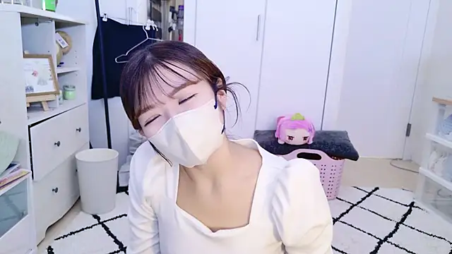 SatoYuri jp online show from October 4, 2025, 9:07 am