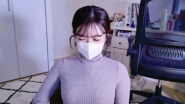 SatoYuri jp online show from October 9, 2025, 12:36 pm