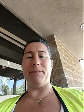 bichota85 online show from April 21, 2026, 9:59 am