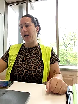 bichota85 online show from April 22, 2026, 9:11 am