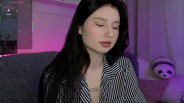  Lua   online show from April 6, 2026, 3:04 am