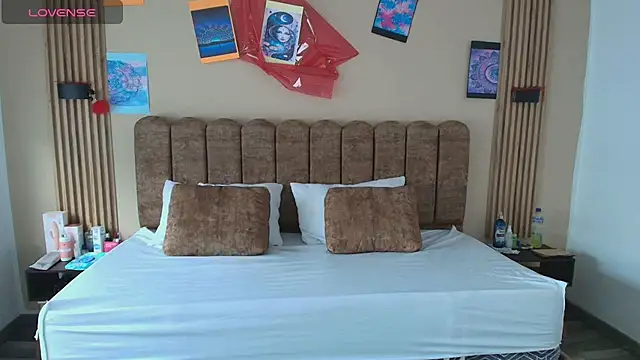 Snapshot of Sasharosee2 chatting on October 6, 2025, 11:51 am Sasharosee2 online show from October 6, 2025, 11:51 am