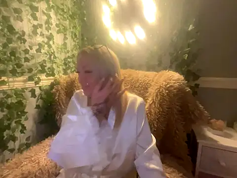 BonnyDesire online show from November 30, 2025, 7:18 pm