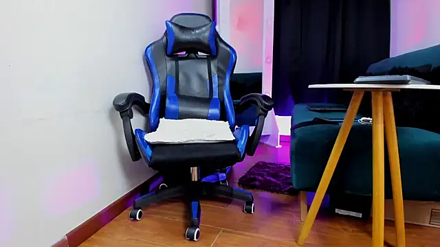 Charliejones  online show from October 30, 2025, 12:12 am