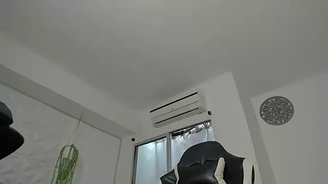 Dakota x18 online show from October 6, 2025, 7:44 pm